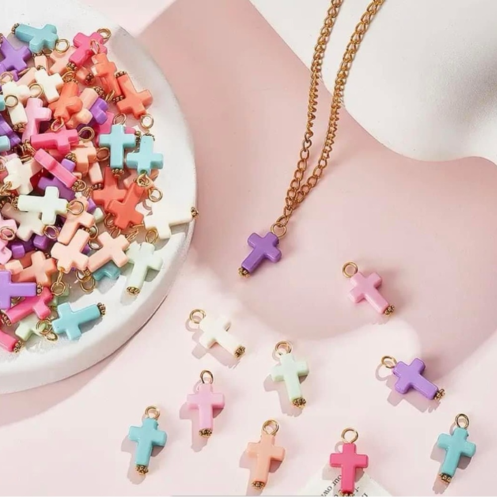 Cross pendant necklaces